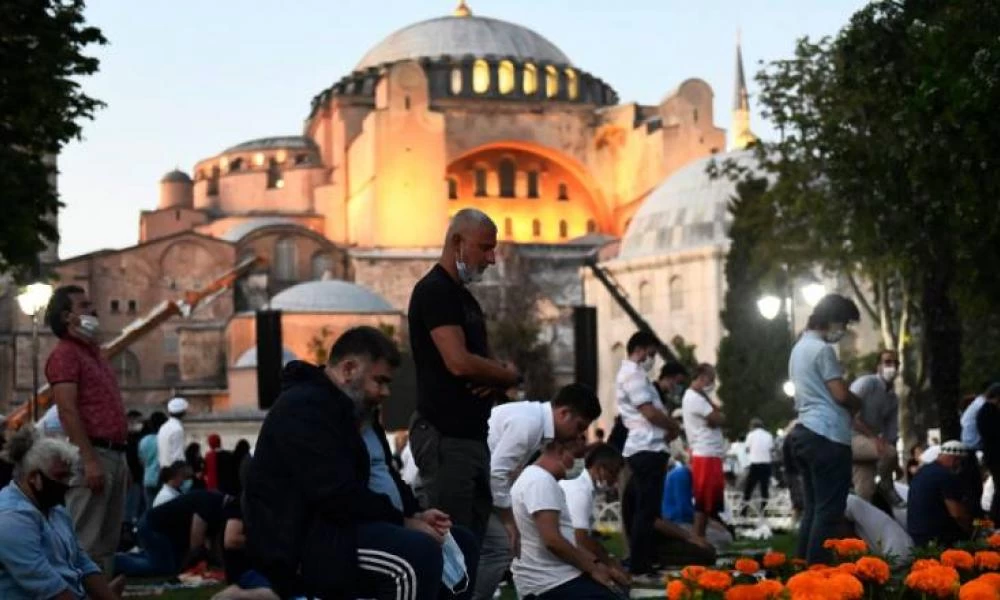 Νέο ''χτύπημα'' Ιρανών κατά Ελλάδας: Αποθέωσαν την μουσουλμανική προσευχή στην Αγία Σοφία!